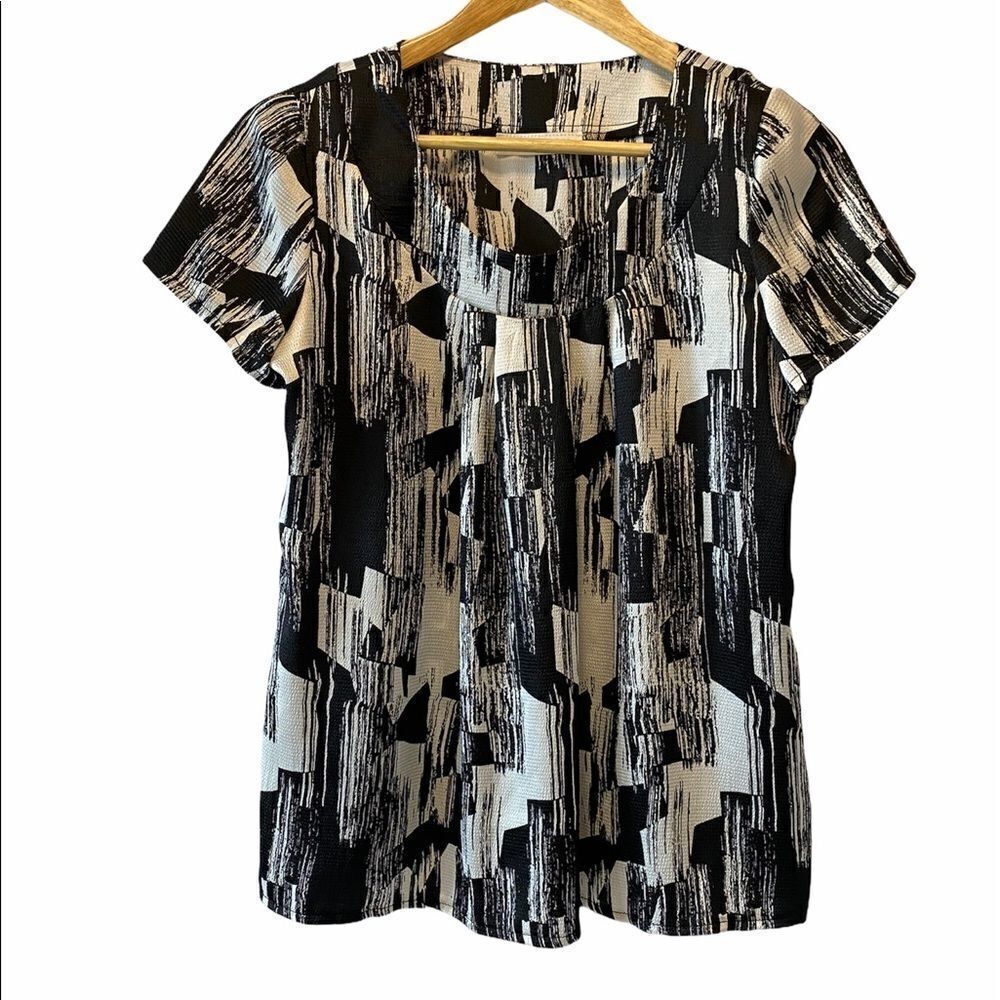 LAURA Petites Sateen Black & White Geo Print Top S